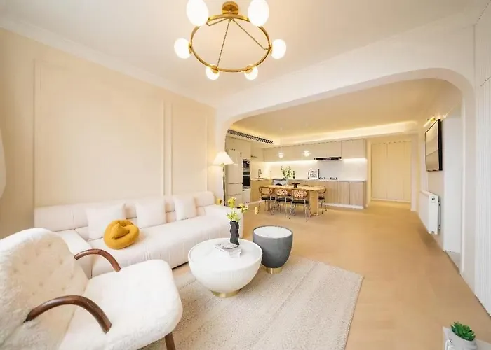 4 Bedroom Apartment With Bund View