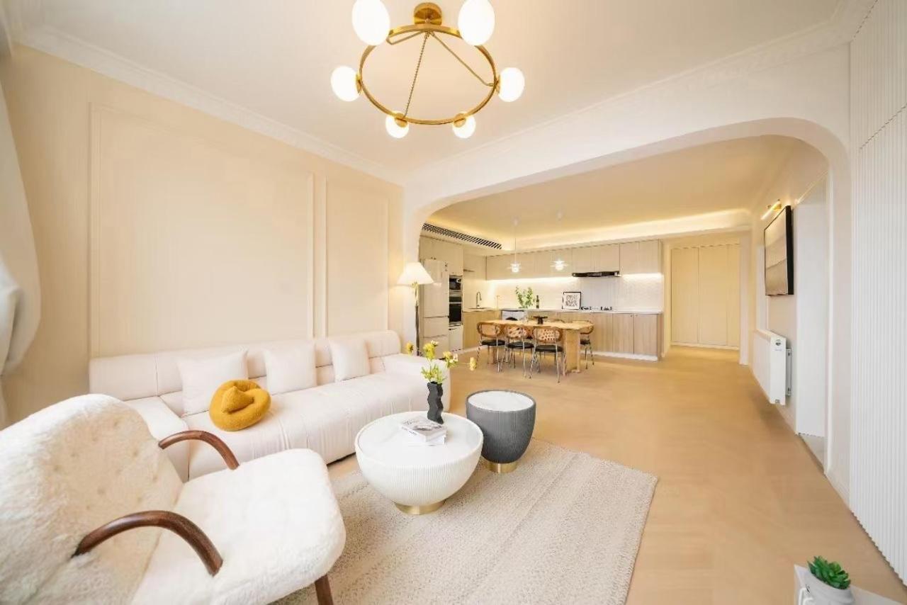 4 Bedroom With Bund View Apartment *